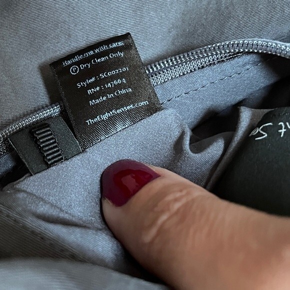 Love at First Touch The Eight Senses Touch Scarf in Grey NWOT - Picture 6 of 10